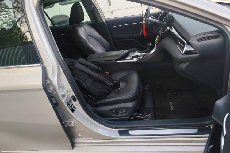 Used Toyota Camry 2021 2.0S FENGSHANG Edition
