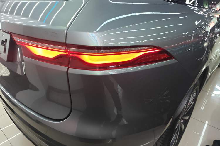 Used Jaguar F-PACE 2024 P250 R-Dynamic SE