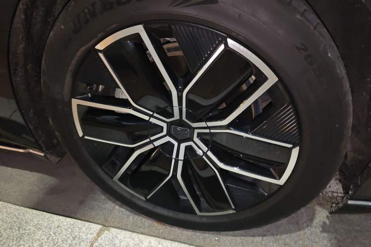 Used Avatr 12 2023 650 Three-Laser Four-Wheel Drive Performance Edition
