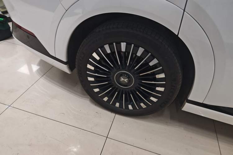 Used XPeng X9 2025 740 Ultra-Long Range Max Exterior 5