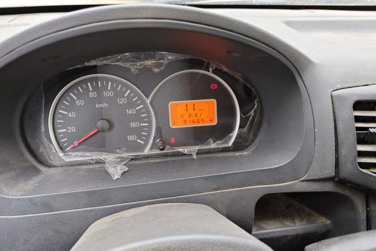 Used BAIC Weiwang 306 2013 1.2L Value Edition Basic 7-Seater A12 China IV Standard Odometer Close Up