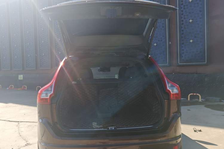 Used Volvo XC60 2015 T5 AWD Smart Drive Edition Trunk