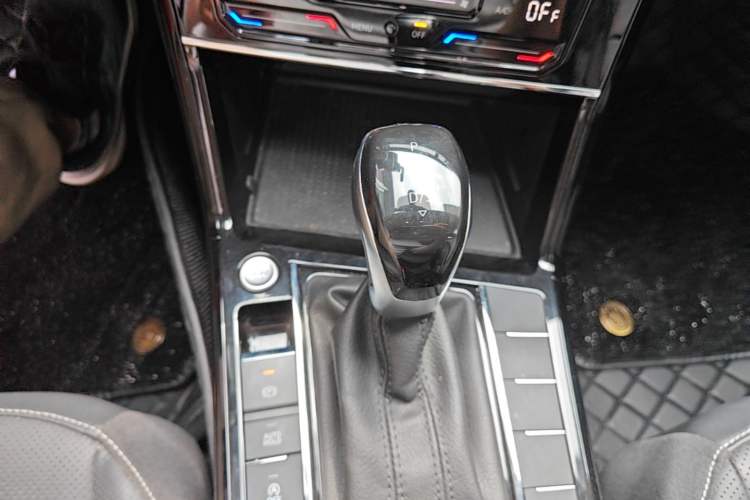 Used Volkswagen Passat 2024 330TSI Elite Edition Gear Lever