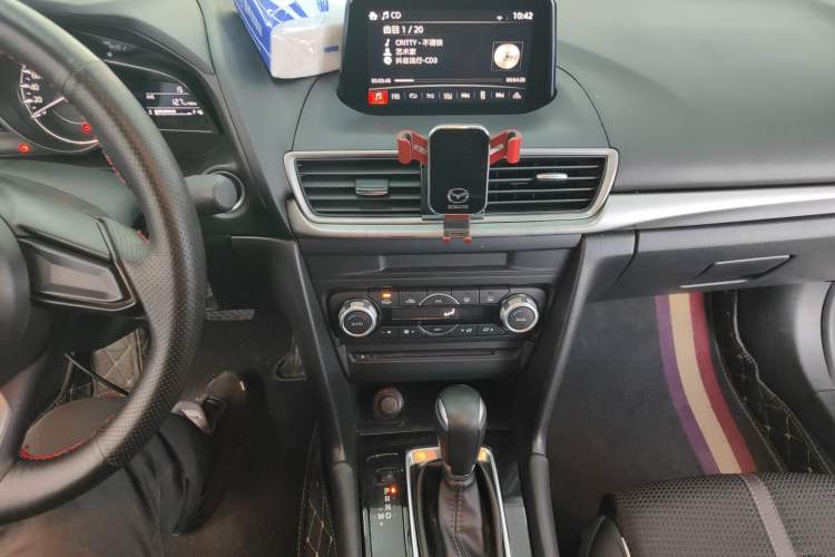Used Mazda 3 Axela 2017 Sedan 1.5L Automatic Luxury Model Emission Standard China V
