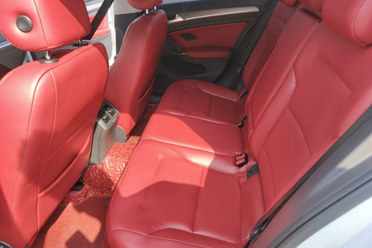 Used Volkswagen Golf 2017 1.6L Automatic Comfort Million-Vehicle Anniversary Edition
