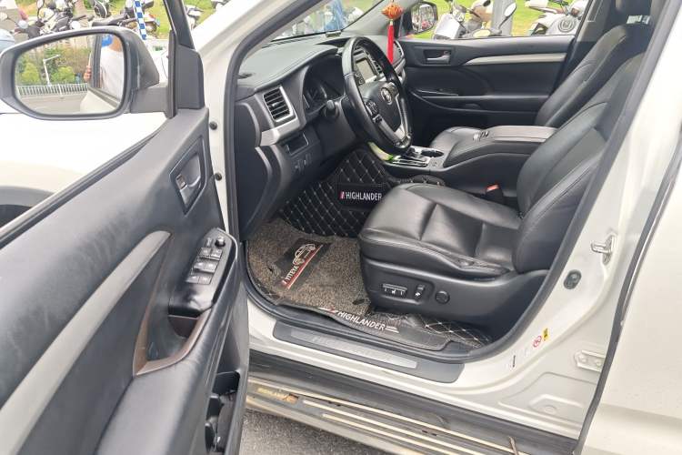 Used Toyota Highlander 2017 2.0T Four-Wheel Drive Luxury Edition 7 Seats Driver Seat