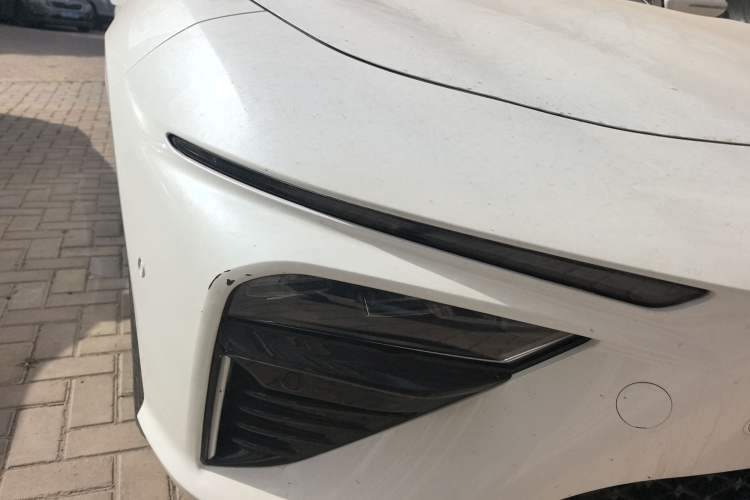 Used NETA S 2023 All-Electric 520 km Range Rear-Drive Version Right Front Headlight