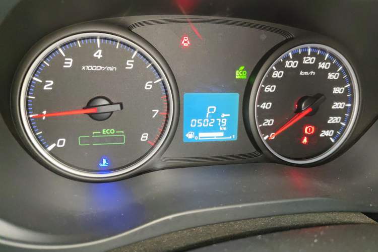 Used Mitsubishi Outlander 2017 2.0L Two-Wheel Drive Glory Edition 5 Seats Odometer Close Up