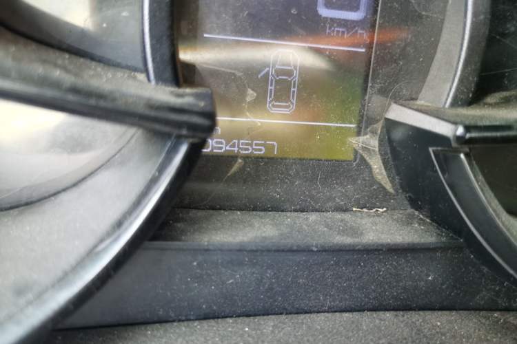 Used Dongfeng Aeolus AX7 2015 2.0L Manual Zhiyi Trim
