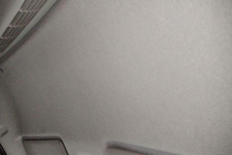 Used Jinbei Gold Hiace M Classic 2022 Panda Edition 1.5L Engineering Lion Passenger Van 6 Seats
