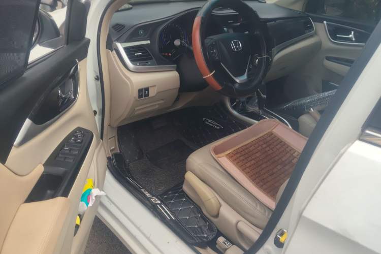 Used Honda Crider 2013 1.8L automatic luxury edition Driver Seat