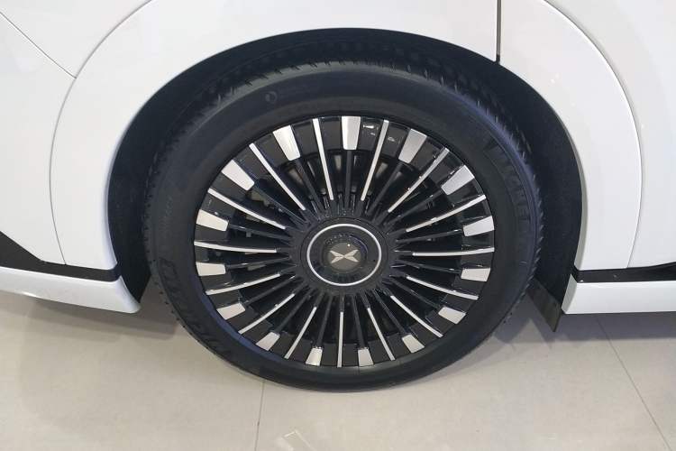 Used XPeng X9 2025 740 Ultra-Long Range Max
