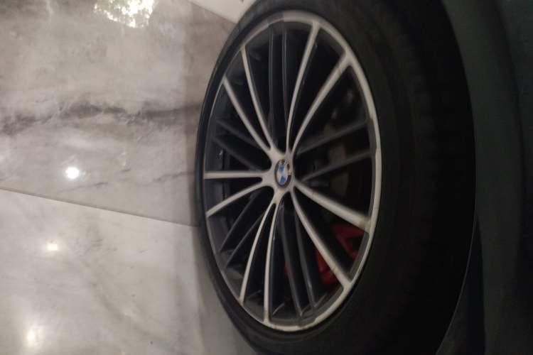 Used BMW 5 Series 2018 Restyled 530Li Luxury Edition M Sport Package Exterior 2