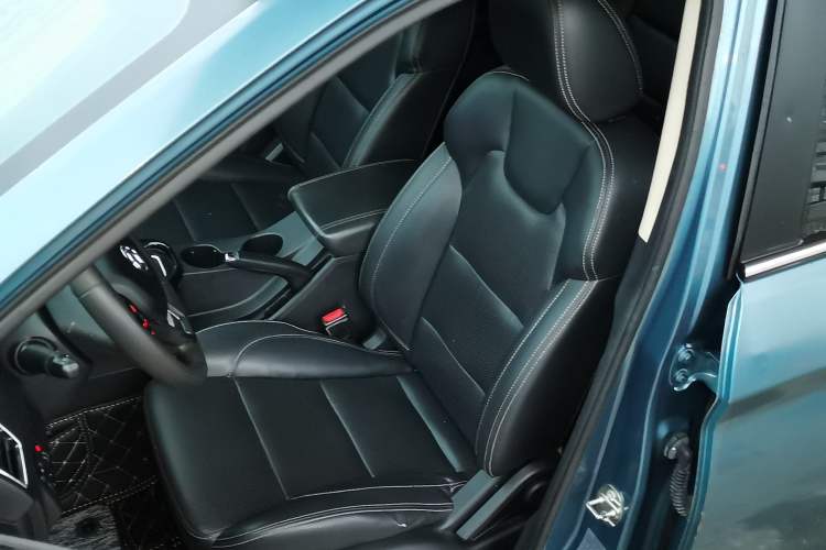 Used Dongfeng Fengon S560 2018 1.8L Manual Urban Model 7 Seats