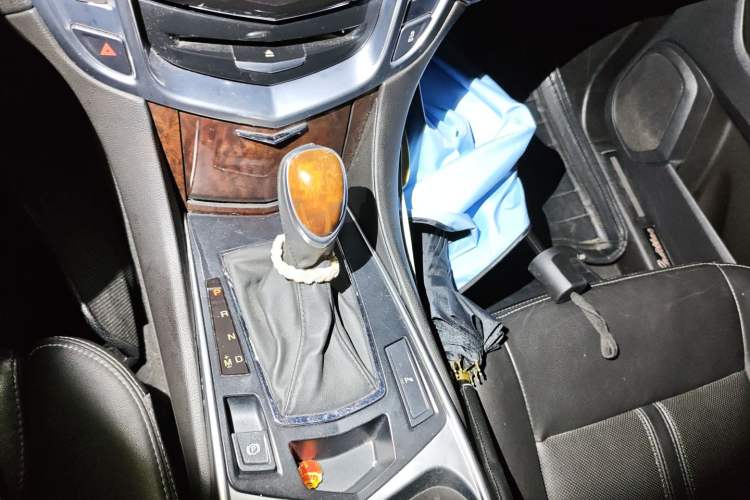 Used Cadillac SRX 2014 3.0L Elite Model Gear Lever