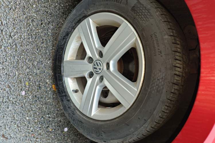 Used Volkswagen Lamando 2015 230TSI DSG Fashion Edition Right Front Wheel Hub