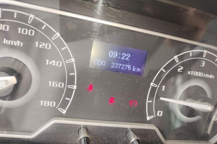 Used SAIC MAXUS Xintu V80 2021 2.0T Manual Classic Aoyuntong 127 PS Mid-axle Mid-roof 6/7/8/9-Seater