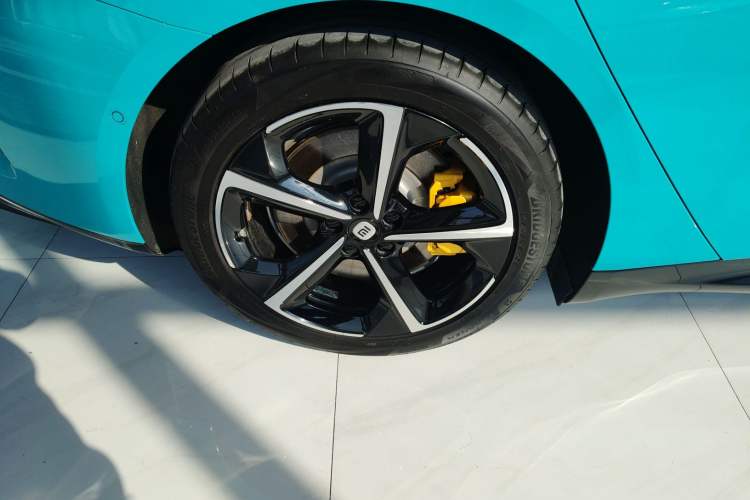 Used Xiaomi Auto SU7 2024 Four-Wheel Drive Ultra-Long Range Advanced Intelligent Driving Max Edition
