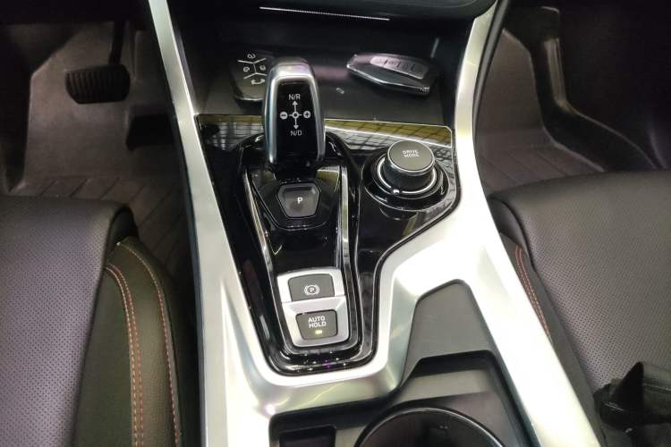 Used Lynk & Co 01 2019 2.0T Four-Wheel Drive Genie Pro Version China VI Standard Gear Lever