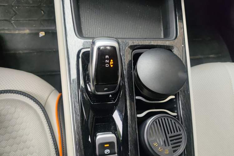 Used Dongfeng Aeolus Yixuan MAX 2022 1.5T Super Stylish Trendsetter Edition Gear Lever