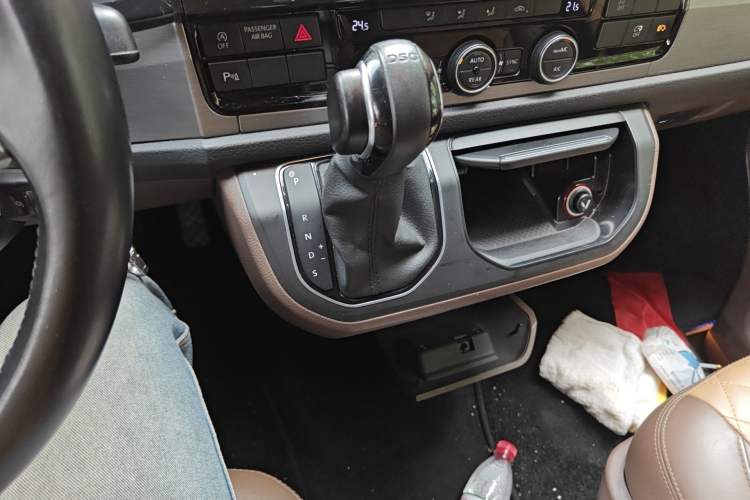 Used Volkswagen Caravelle 2017 2.0 TSI 4x4 Luxury Edition 7-Seater Gear Lever