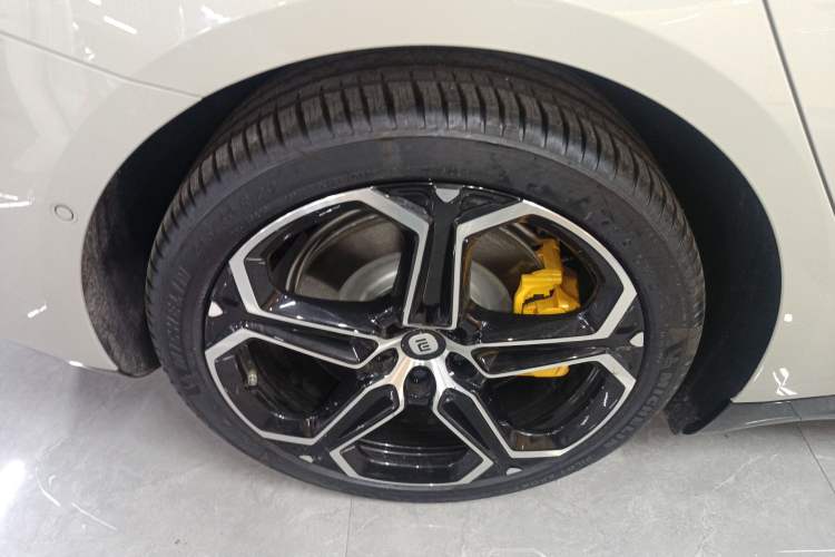 Used Xiaomi Auto SU7 2024 Rear-Drive Long-Range Intelligent Driving Version
