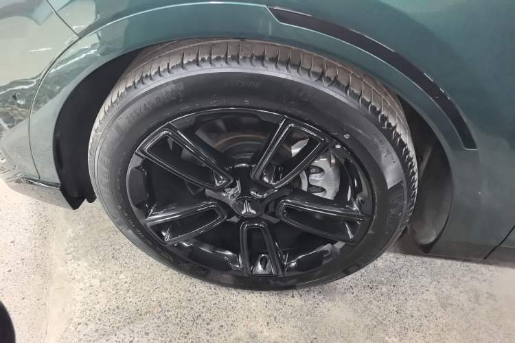 Used VOYAH FREE 2024 Ultra-Long Range Intelligent Driving Version Left Front Wheel Hub