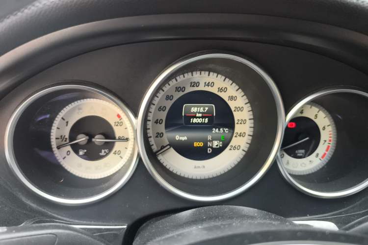 Used Mercedes-Benz CLS 2015 CLS 320 Odometer Close Up