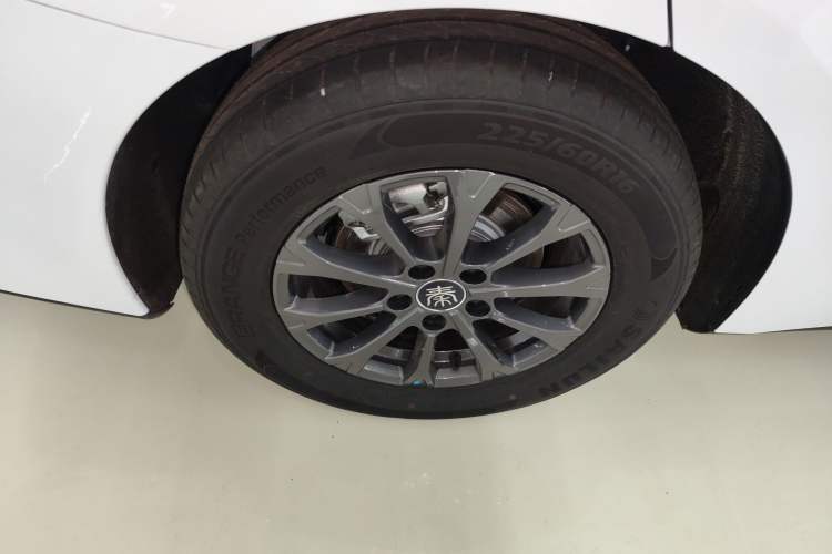 Used BYD Qin L 2025 DM-i Smart Drive 80KM Leading Model Right Rear Wheel Hub