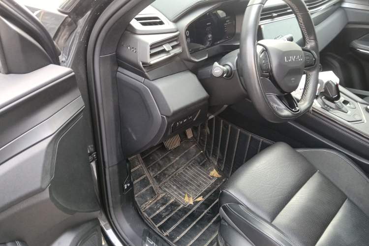 Used Lynk & Co 01 EM-P 2023 1.5TD EM-P PM Interior 3