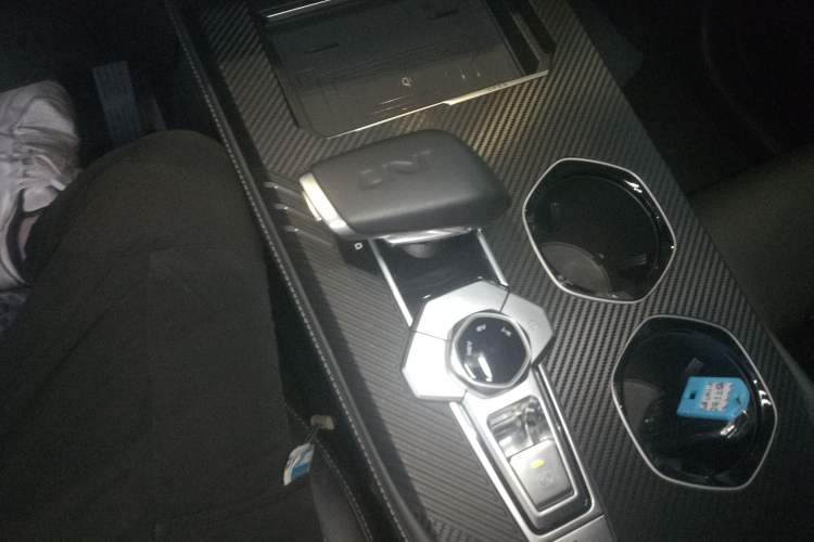 Used CHANGAN UNI-K iDD 2023 Zhidian iDD 1.5T 135km Smart & Fun Model Gear Lever