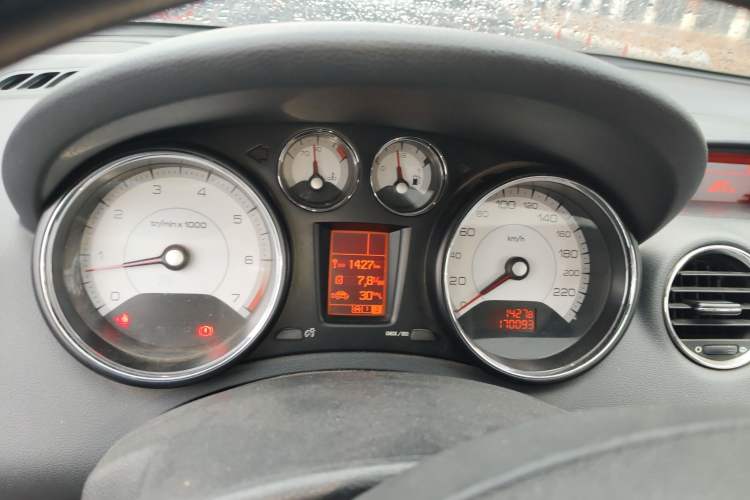 Used Peugeot 408 2011 2.0L Manual Luxury Edition