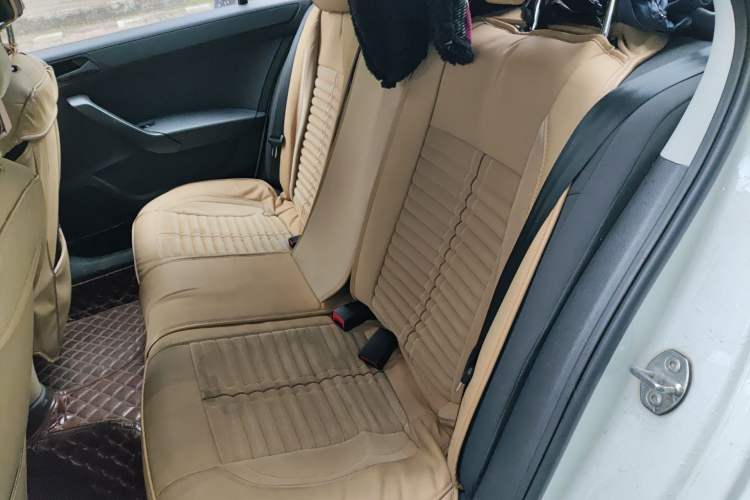 Used Volkswagen Santana 2015 1.6L Automatic Fashion Edition Left Rear Seat