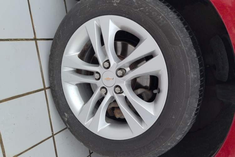 Used Chevrolet Cruze 2015 1.5L Classic SE AT Left Front Wheel Hub