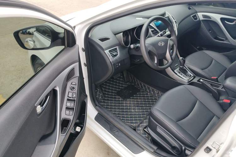 Used Hyundai Elantra (5th Generation / Langdong) 2015 1.6L Automatic Leading Model