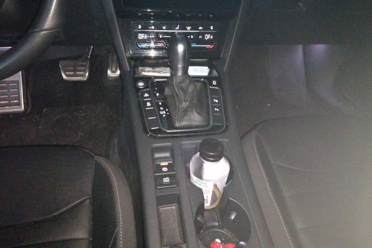 Used Volkswagen FAW-Volkswagen CC 2023 380TSI Striking Edition Gear Lever