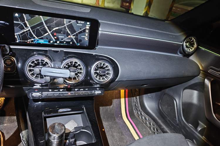 Used Mercedes-Benz A-Class 2022 Revised Version A 200 L Sport Sedan Fashionable Style