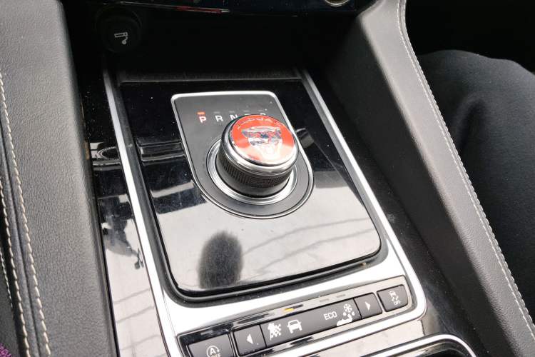 Used Jaguar F-PACE 2016 3.0 SC Four-Wheel Drive R-Sport Sport Edition
