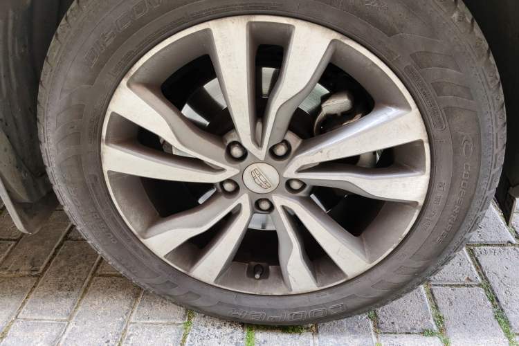 Used Geely Auto Emgrand X7 Sport 2016 1.8TD Automatic All-Wheel-Drive ZhiZun Edition Right Front Wheel Hub