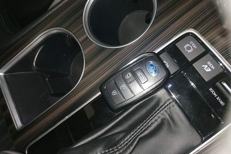 Used Toyota Granvia 2023 2.5L Hybrid Prestige VIP Edition
