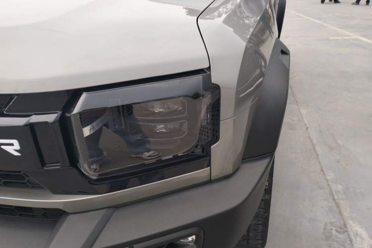 Used JETOUR Traveler 2023 2.0T Four-Wheel Drive Conqueror Left Front Headlight