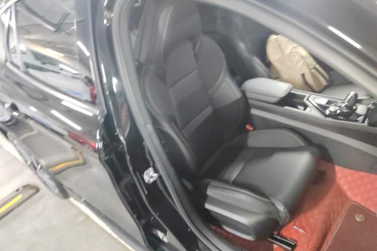 Used Lynk & Co 03 2021 1.5TD DCT JingPlus Right Front Seat