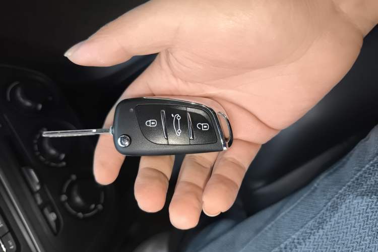 Used Peugeot 301 2016 1.6L Manual Comfort Edition