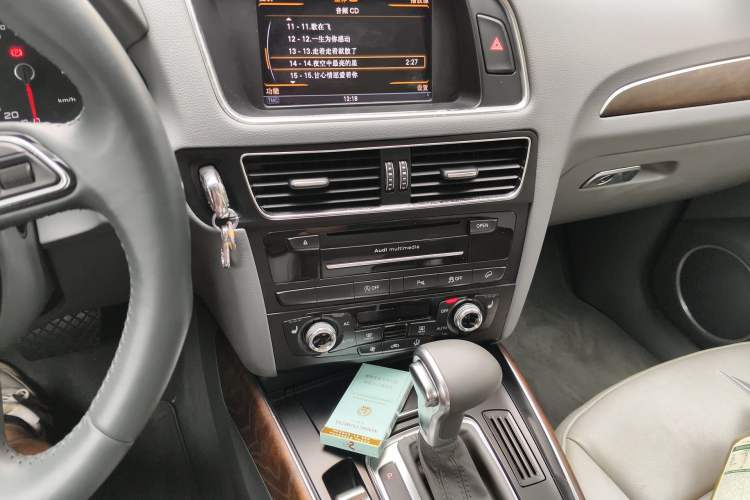 Used Audi Q5 2013 40 TFSI Technology Edition Audio And AC Panel