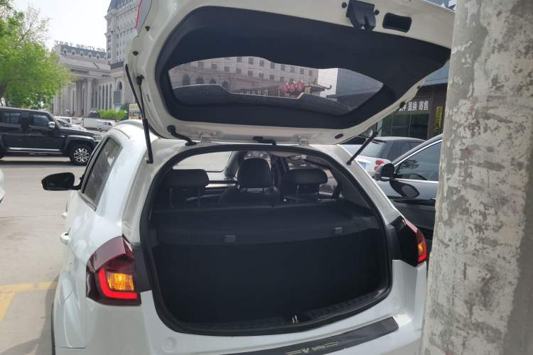 Used Geely Auto Vision X3 2021 PRO 1.5L CVT Deluxe Model
