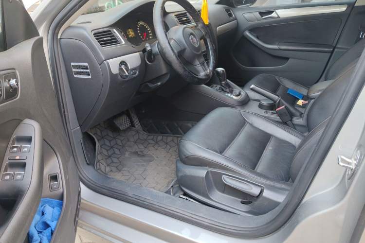 Used Volkswagen Sagitar 2012 1.6L Automatic Comfort Edition Driver Seat