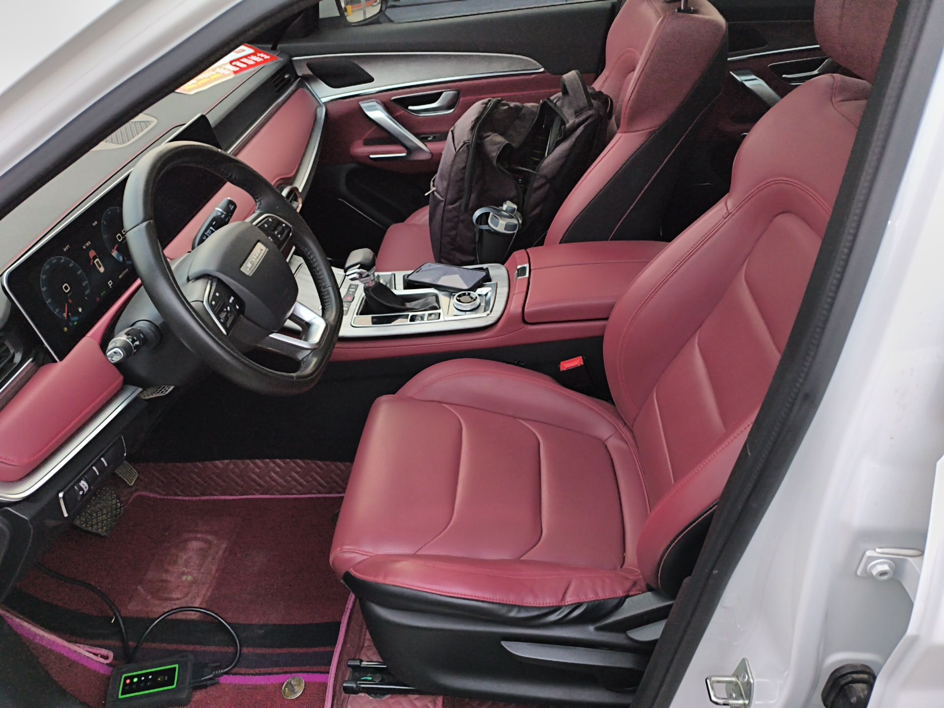 المقاعد الأمامية داخل السيارة