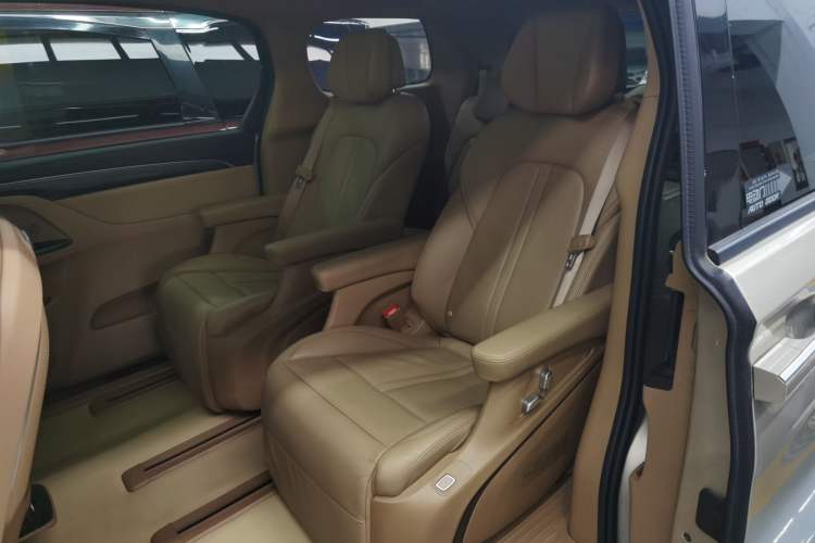 Used Buick GL8 2021 ES Landtrek 653T Luxury Model
