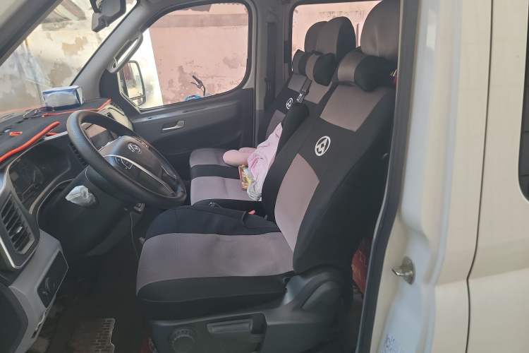 Used SAIC MAXUS Xintu V80 2023 2.0T Manual Classic Aoyuntong Long Wheelbase Mid-Height 6/7/8/9-Seater Left Front Seat