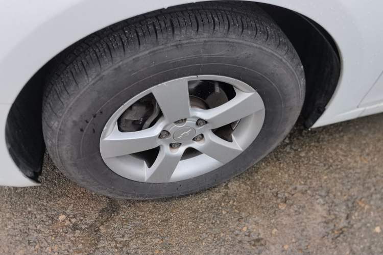 Used Chevrolet Cruze 2015 1.5L Classic SL MT Left Front Wheel Hub